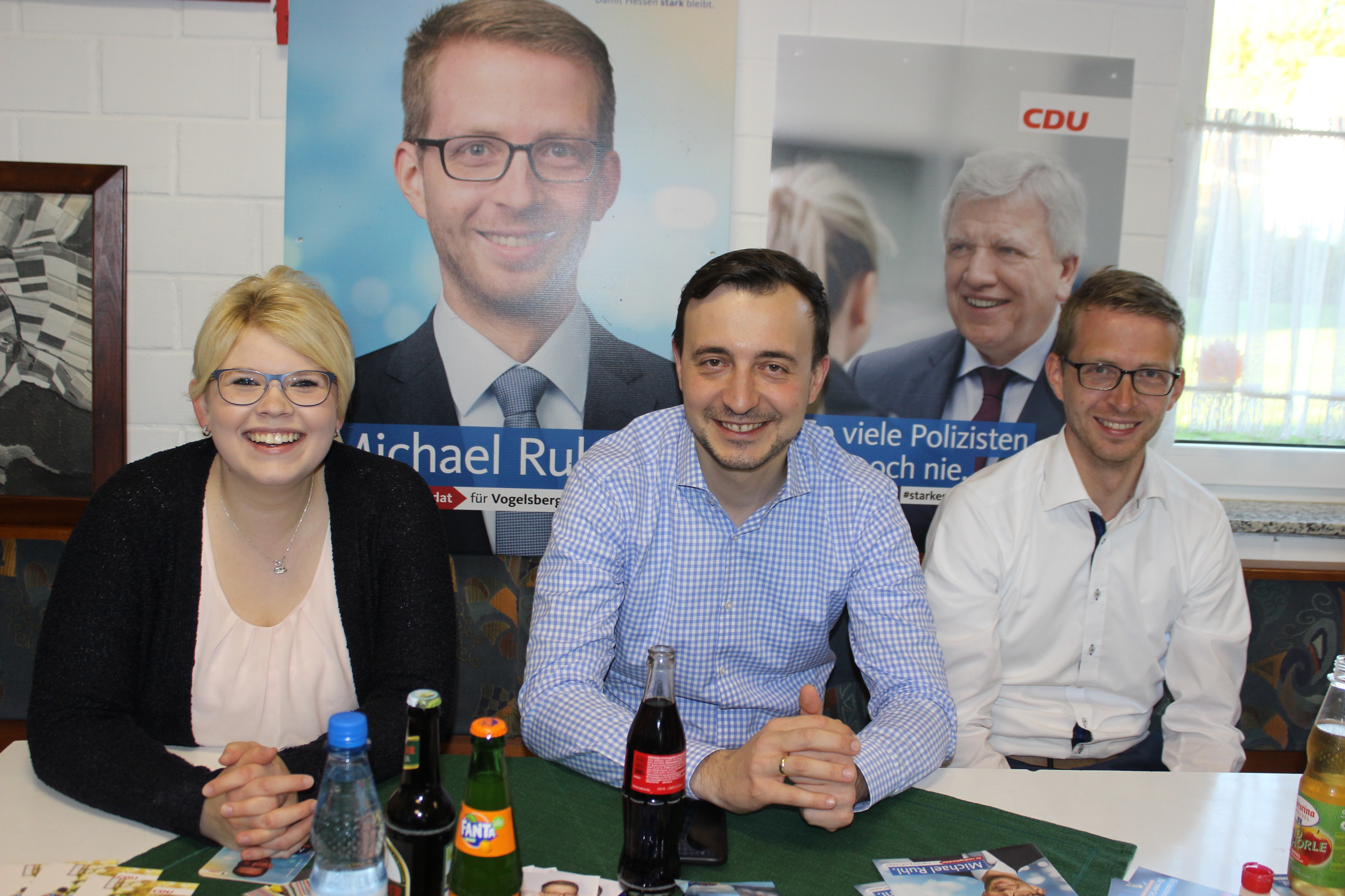 Der neue Generalsekretär der CDU, Paul Ziemiak (Mitte), bei einer Diskussion im Oktober in Eifa mit JU-Kreisvorsitzender Jennifer Gießler (links) und dem danach in den Landtag gewählten Michael Ruhl.